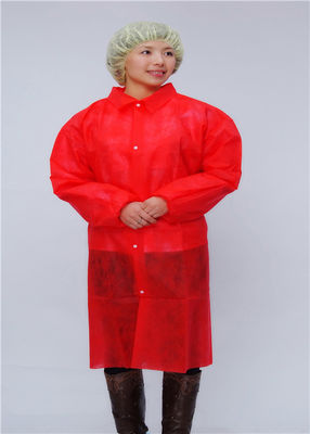 Κόκκινο περιλαίμιο 106cm πουκάμισων Microporous μίας χρήσης προστατευτική εσθήτα